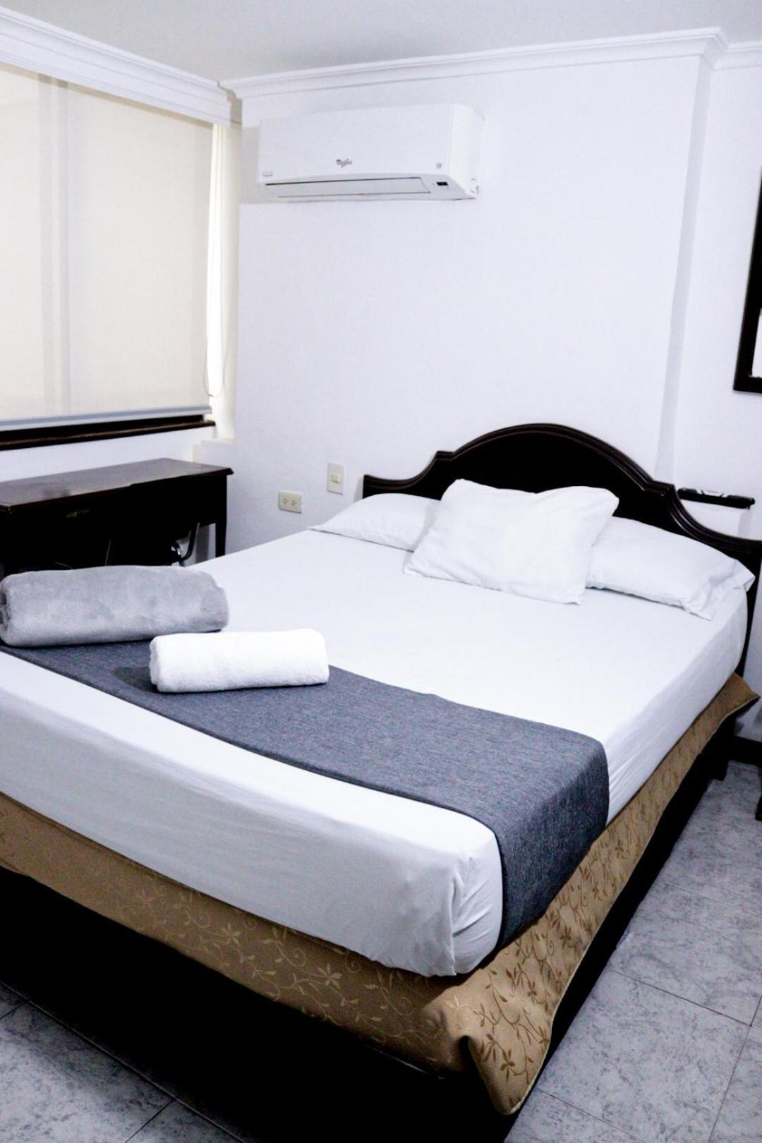 Hotel Windsor Plaza - Downtown Cali Buitenkant foto